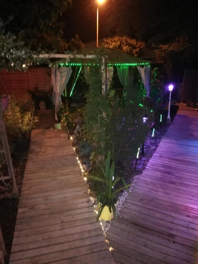 Chez Chris Et Greg Apartment Uchaud ภายนอก รูปภาพ
