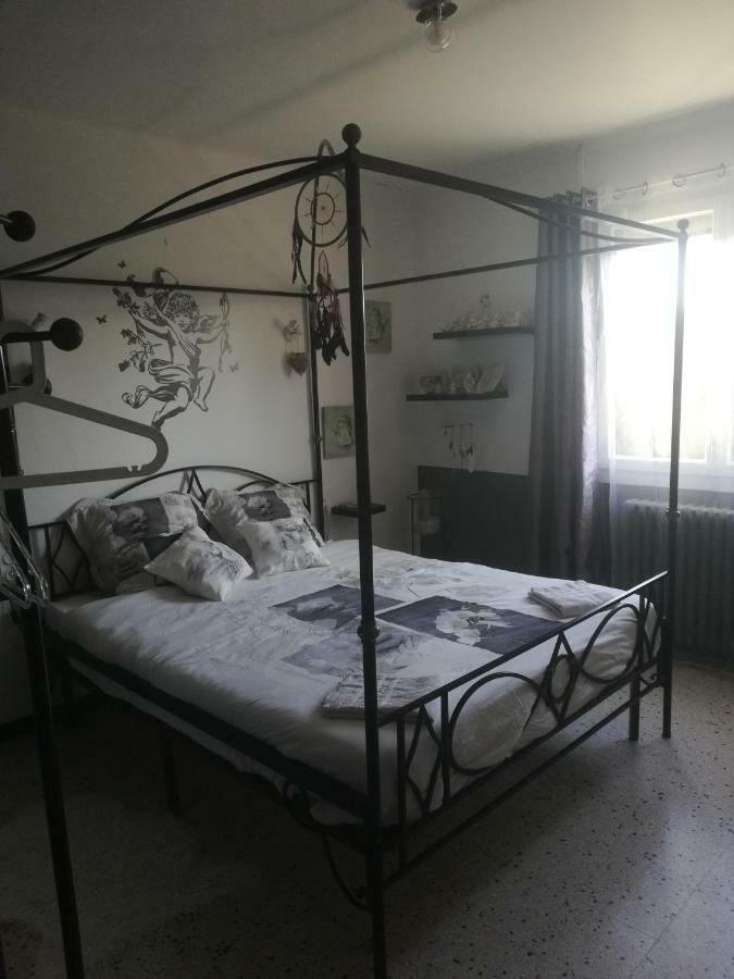 Chez Chris Et Greg Apartment Uchaud ภายนอก รูปภาพ