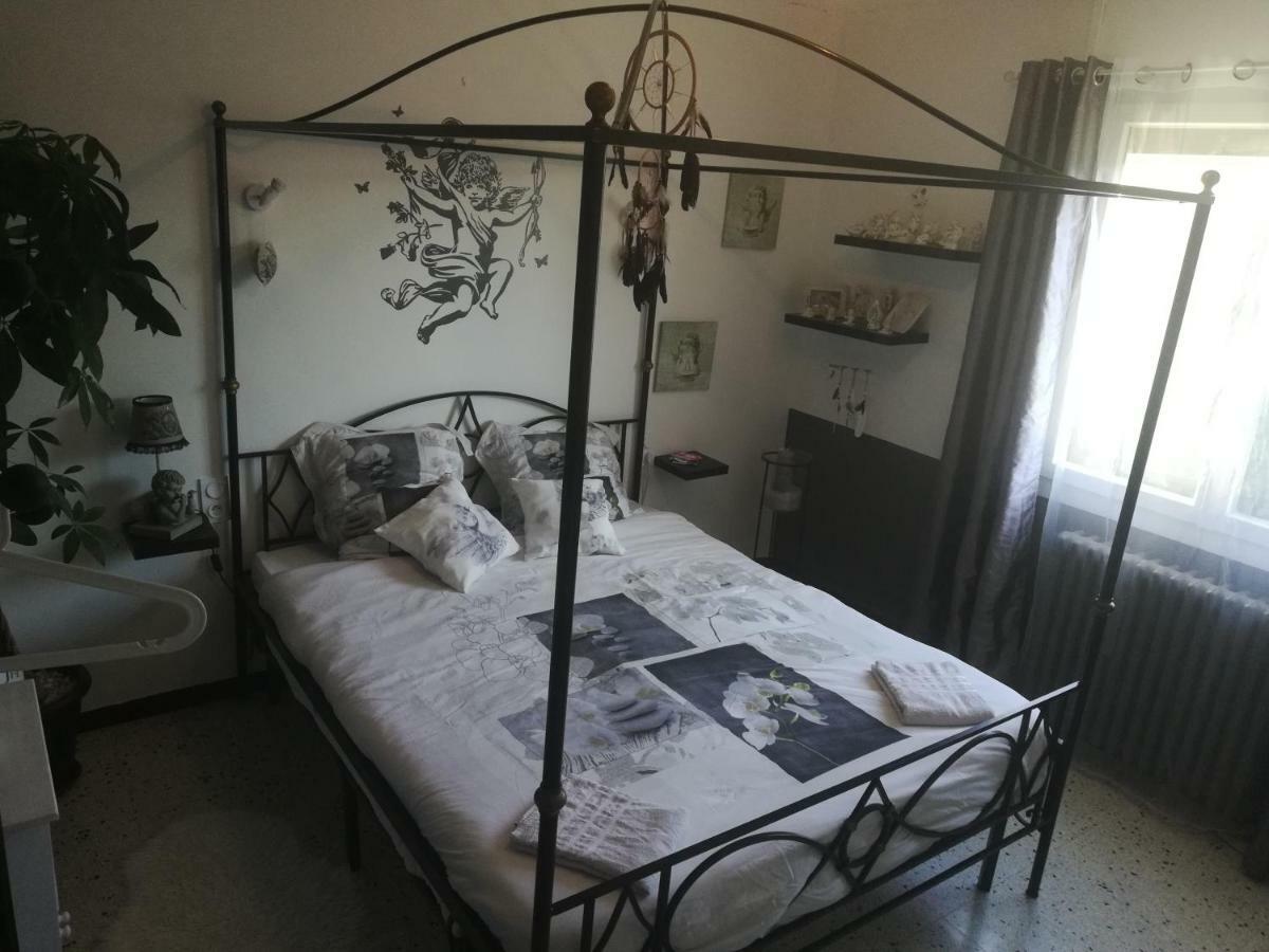 Chez Chris Et Greg Apartment Uchaud ภายนอก รูปภาพ
