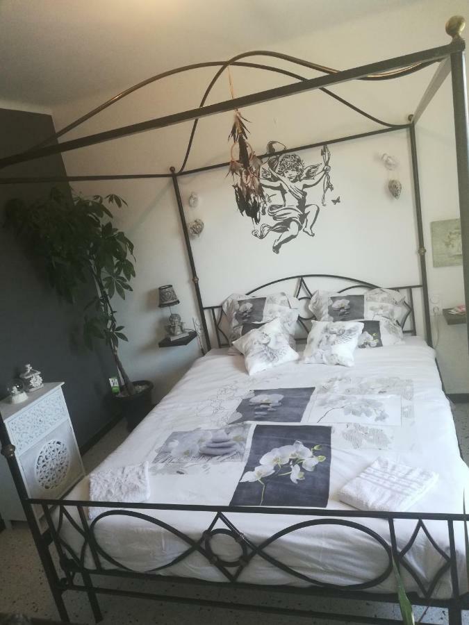 Chez Chris Et Greg Apartment Uchaud ภายนอก รูปภาพ